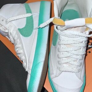 Nike Blazer Mid '77 in White and Green